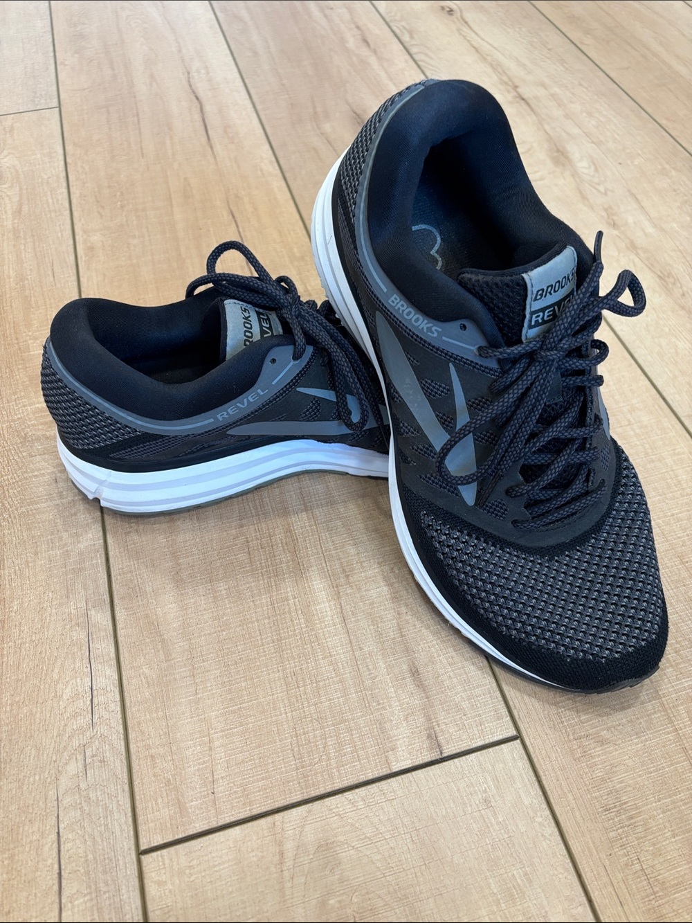 Brooks Revel Black & Gray Men's Running Shoes - Picture 9 of 10
